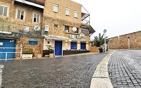 Stylish Apartment With Private Parking By The Marina